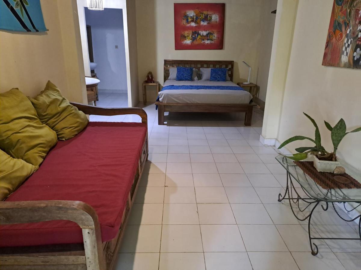 Shalana Homestay- Formerly Teka Teki House سمينياك المظهر الخارجي الصورة