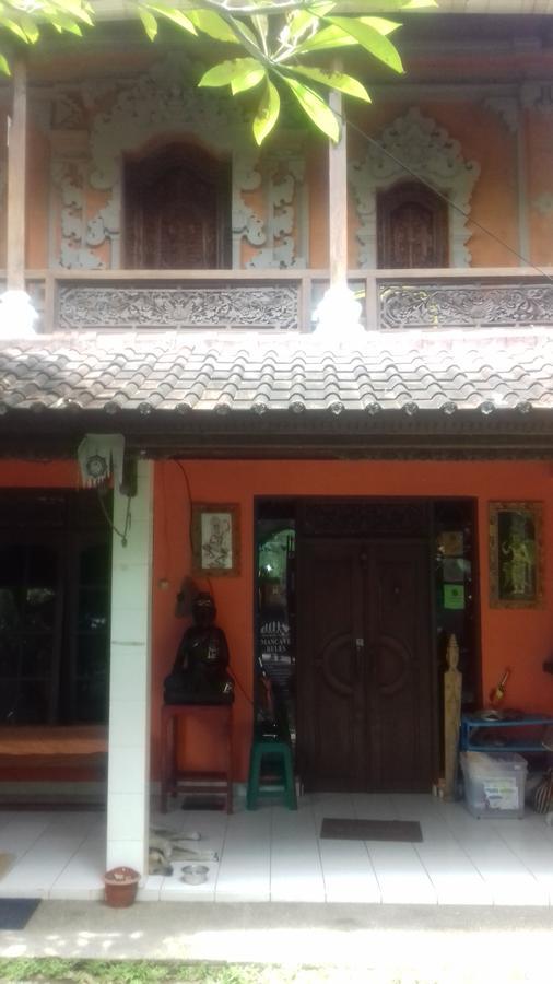 Shalana Homestay- Formerly Teka Teki House سمينياك المظهر الخارجي الصورة